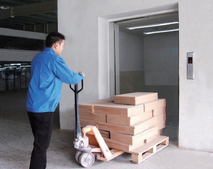 thang máy vận chuyển hàng hóa